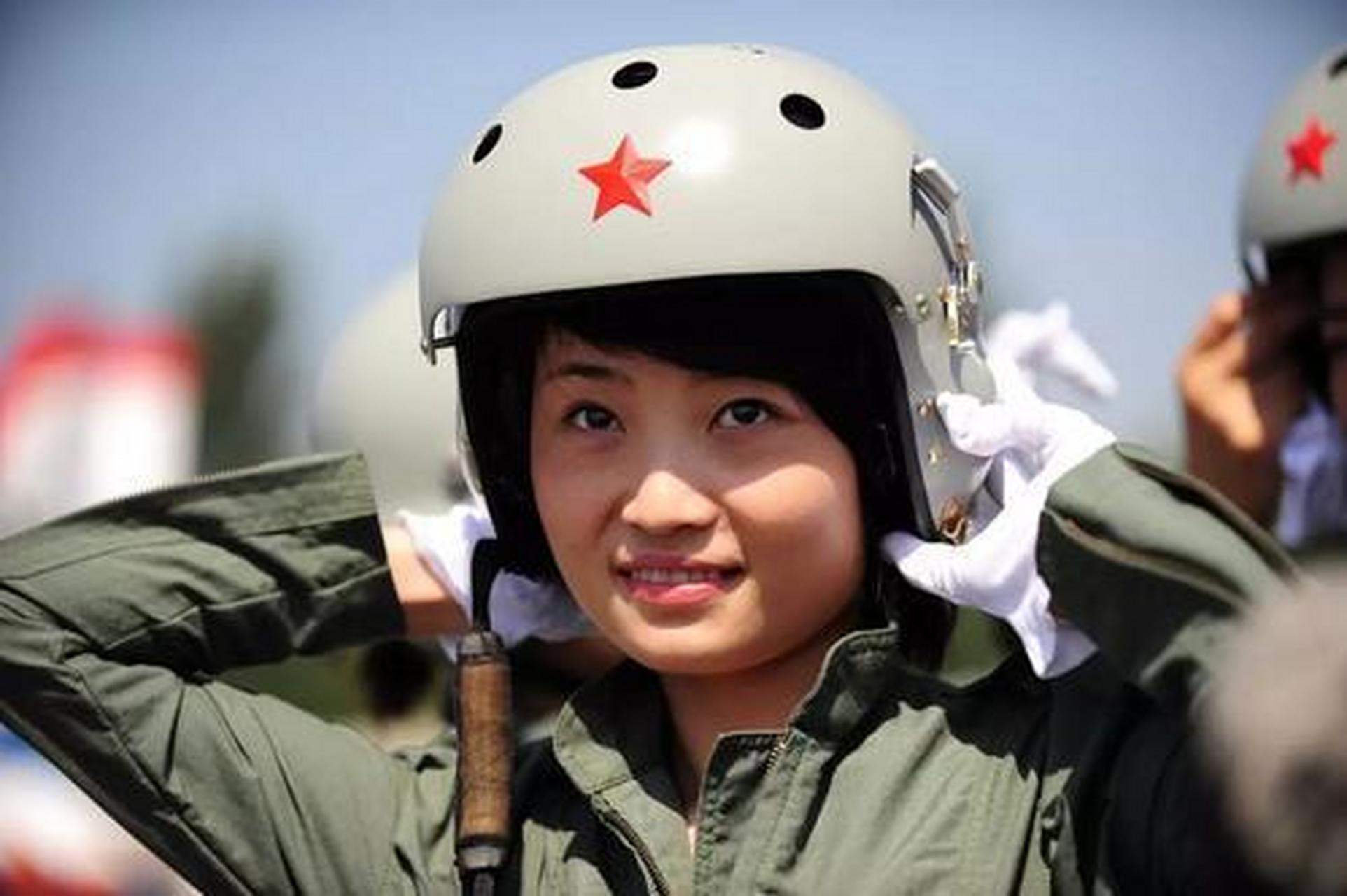 四川女飛行員余旭，英勇無(wú)畏的藍(lán)天使者，四川女飛行員余旭，藍(lán)天的英勇使者