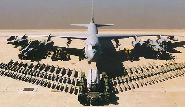 揭秘B-52轟炸機(jī)的傳奇歷程，揭秘B-52轟炸機(jī)的傳奇歷程，空中傳奇的傳奇故事